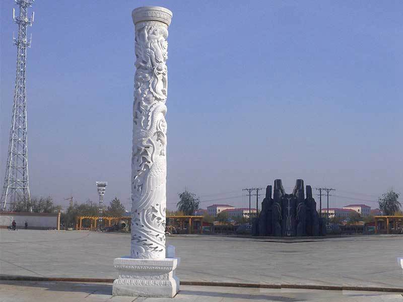 廣場(chǎng)石龍柱